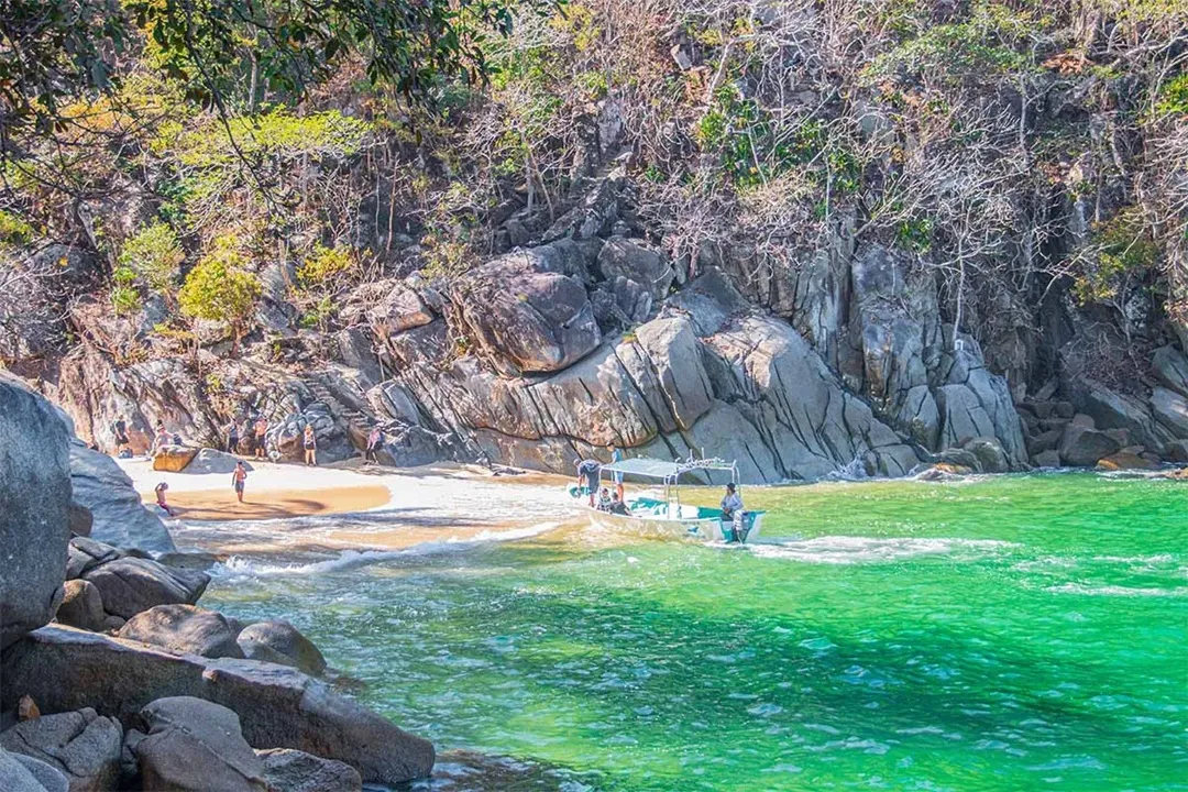 Turquoise water at Colomitos beach near Puerto Vallarta
