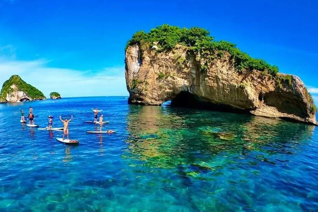 Stand-up paddleboarding at Los Arcos